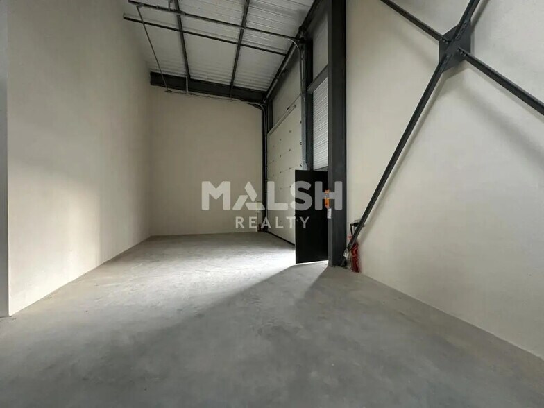 Local d'activités dans Saint-Étienne-la-Varenne à vendre - Photo de l’immeuble – Image 3 sur 16