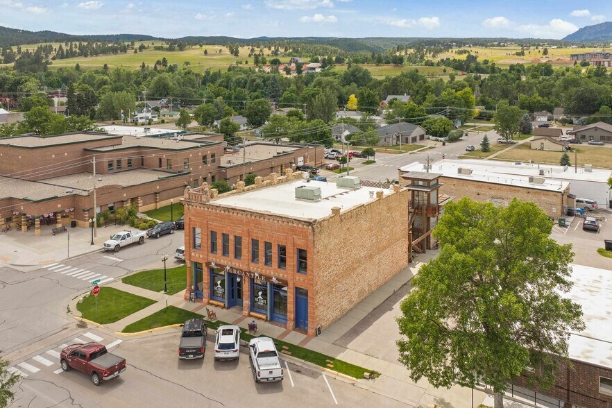 701 N 5th St, Spearfish, SD à vendre - Photo de l’immeuble – Image 2 sur 38