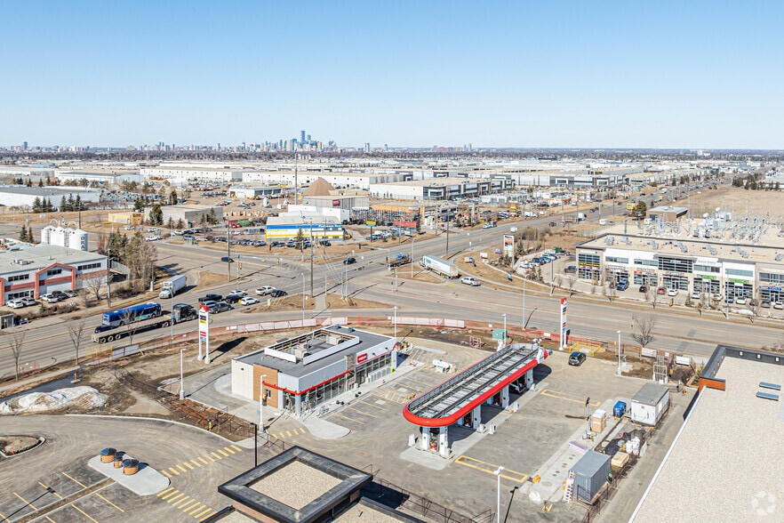 4905 Roper Rd NW, Edmonton, AB à vendre - Aérien – Image 2 sur 2