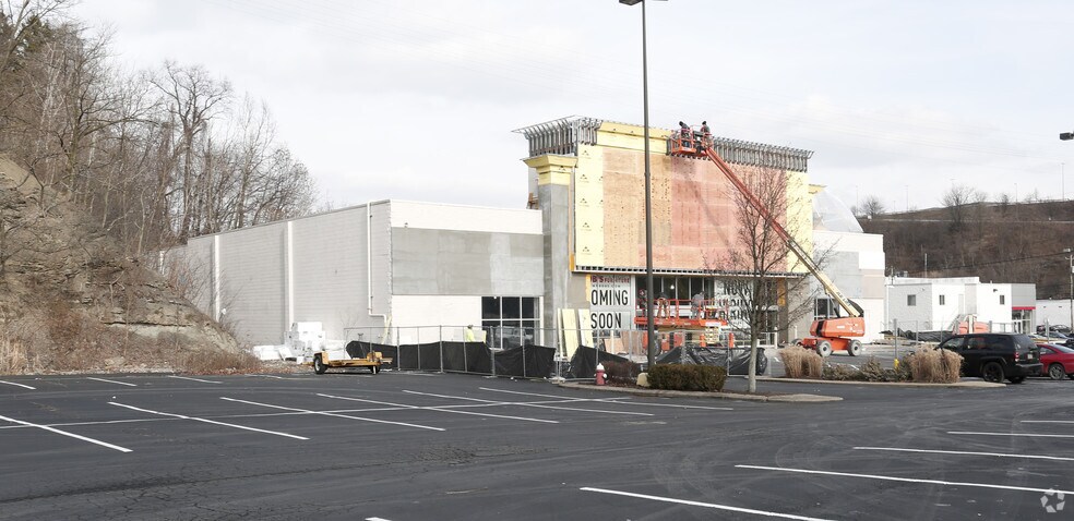 7375 Mcknight Rd, Pittsburgh, PA à louer - Photo de l’immeuble – Image 2 sur 5