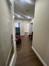 540-542 Middlesex Ave, Metuchen, NJ à louer Hall d’entrée– Image 2 sur 2