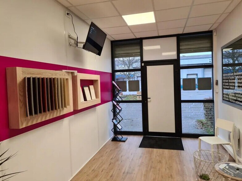 Local d’activités dans L'Union à louer - Photo de l’immeuble – Image 3 sur 4