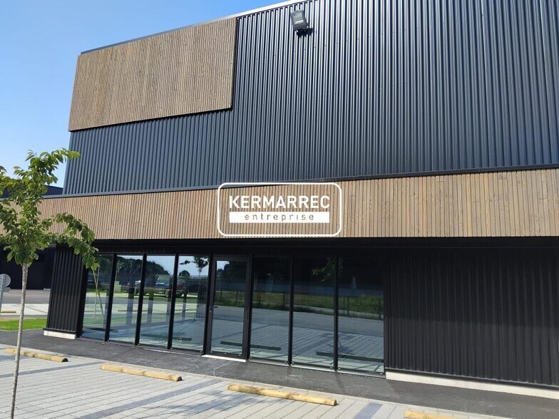 Local d'activités dans La Mézière à vendre - Photo de l’immeuble – Image 1 sur 8