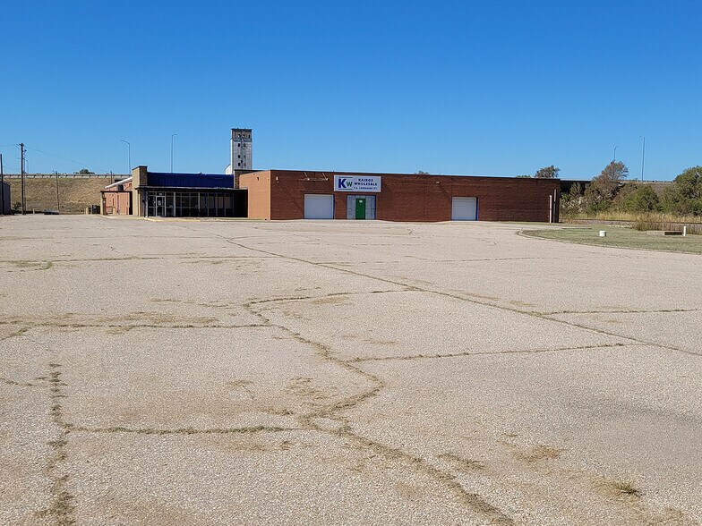 1 S Lorraine St, Hutchinson, KS à vendre - Photo de l’immeuble – Image 1 sur 19