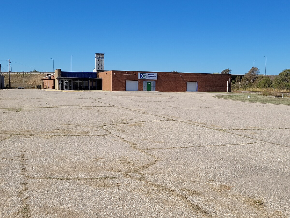 1 S Lorraine St, Hutchinson, KS à vendre Photo de l’immeuble– Image 1 sur 20
