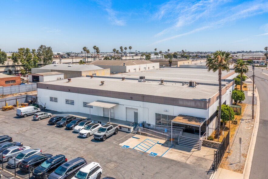 2300 S Garfield Ave, Commerce, CA à vendre - Photo de l’immeuble – Image 2 sur 15
