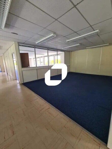Bureau dans Buc à louer - Photo de l’immeuble – Image 3 sur 12