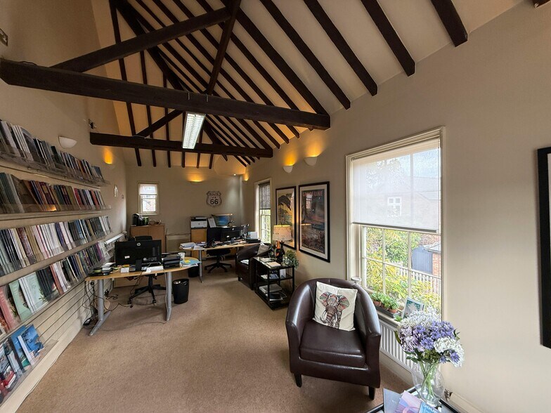 41 Portsmouth Rd, Cobham à louer - Photo de l’immeuble – Image 2 sur 8