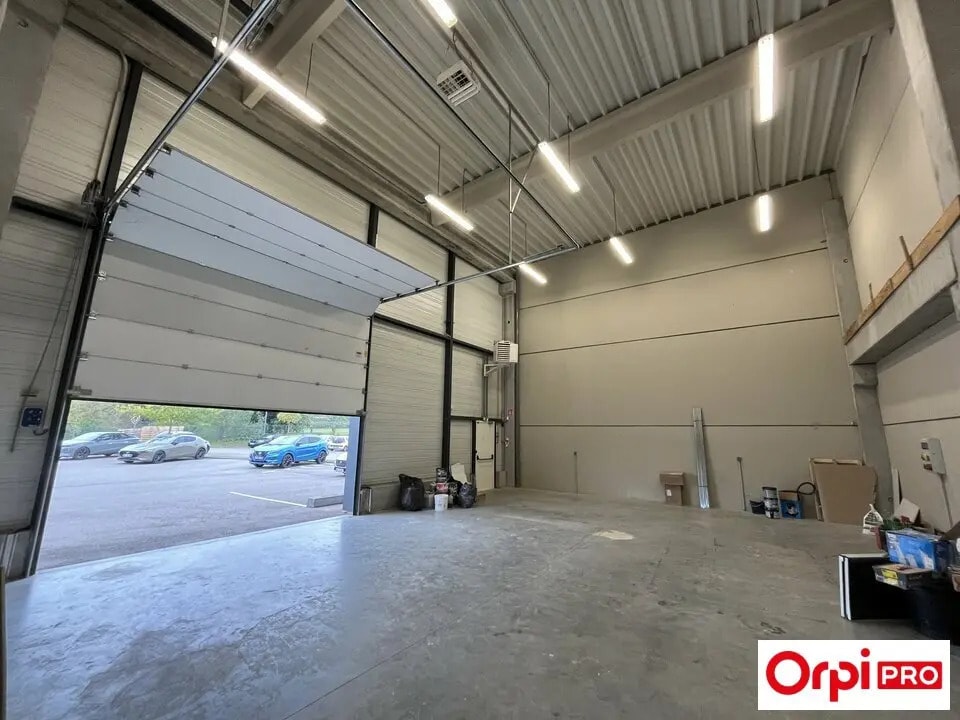 Local d’activités dans Saint-Quentin-Fallavier à louer Photo de l’immeuble– Image 1 sur 7