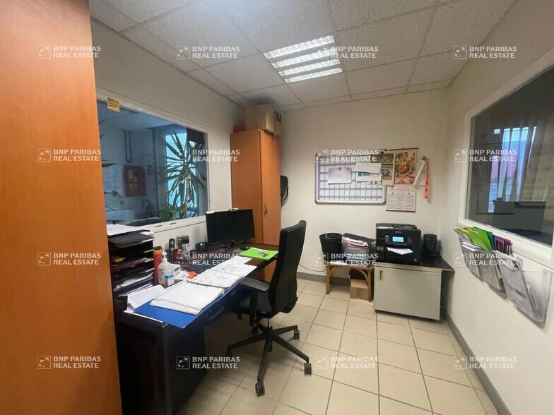 Local d’activités dans La Ville-du-Bois à louer - Photo de l’immeuble – Image 3 sur 17