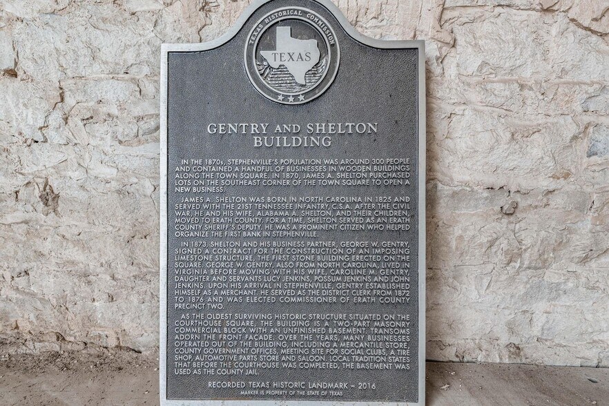 104 E College St, Stephenville, TX à vendre - Photo de l’immeuble – Image 3 sur 40