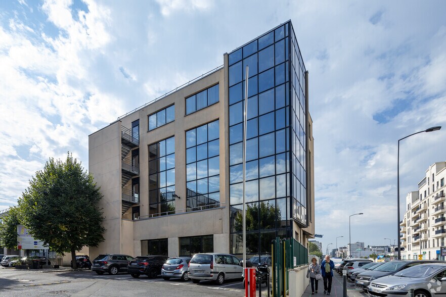 Bureau dans Saint-Ouen-sur-Seine à louer - Photo de l’immeuble – Image 2 sur 2