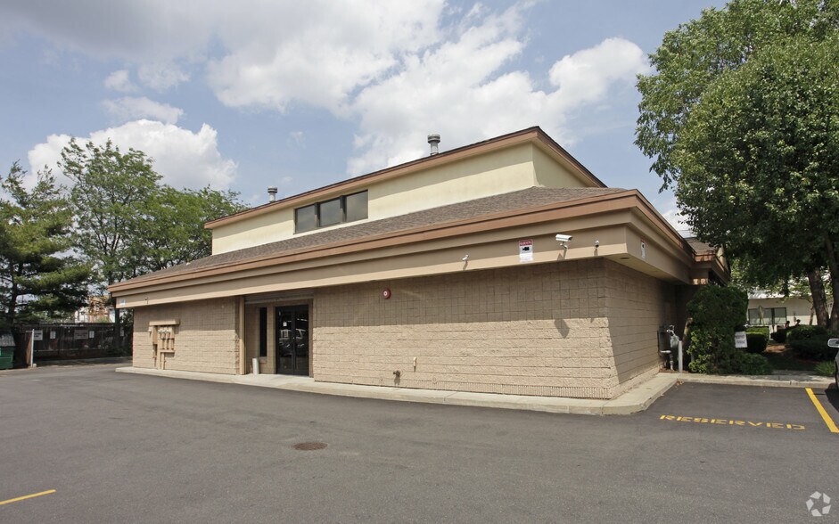 140-170 Deer Park Ave, Babylon, NY à louer - Photo de l’immeuble – Image 3 sur 24