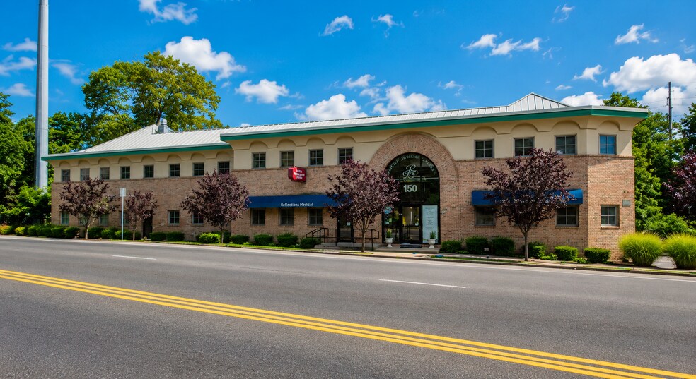 150 S Pearl St, Pearl River, NY à vendre - Photo de l’immeuble – Image 3 sur 18