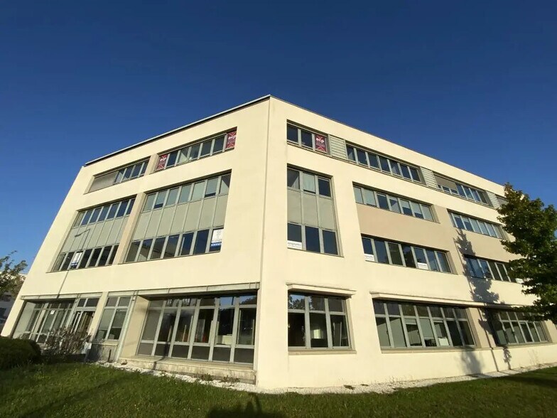 Bureau dans Saint-Grégoire à louer - Photo de l’immeuble – Image 2 sur 12