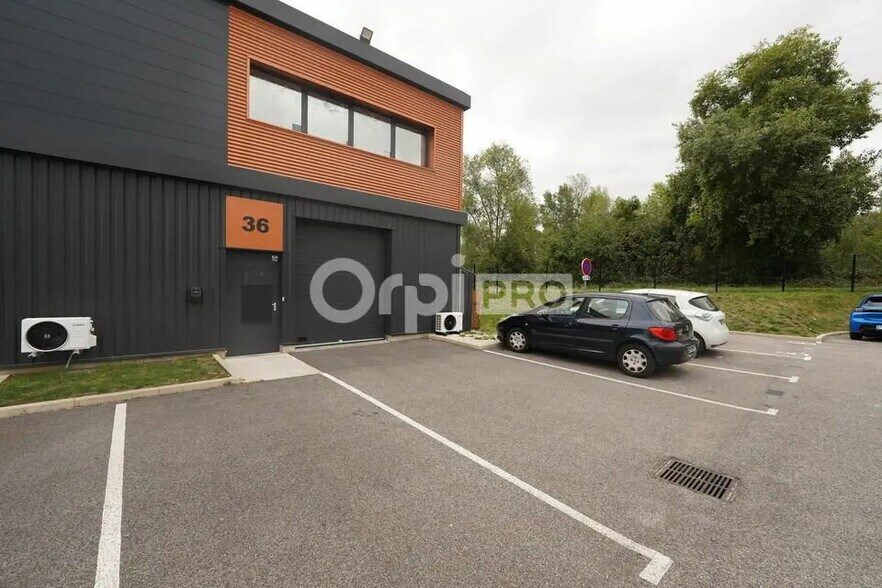 Local d’activités dans Vaulx-Milieu à louer - Photo de l’immeuble – Image 1 sur 10