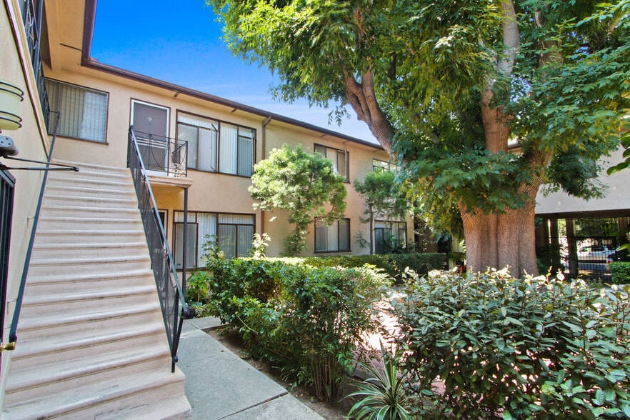 1118 S Fairfax Ave, Los Angeles, CA à vendre - Photo de l’immeuble – Image 2 sur 20