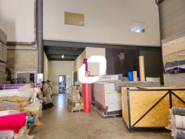 Plus de détails pour Local d'activités à louer