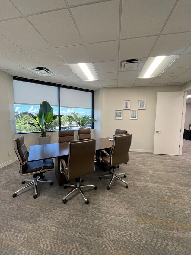 4800 N Federal Hwy, Boca Raton, FL 33431 - Lot D300 -  - Photo intérieure - Image 2 of 11