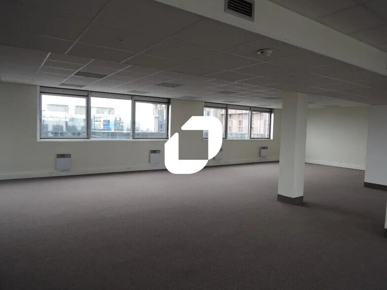 Bureau dans Noisy-le-Grand à louer - Photo de l’immeuble – Image 2 sur 3