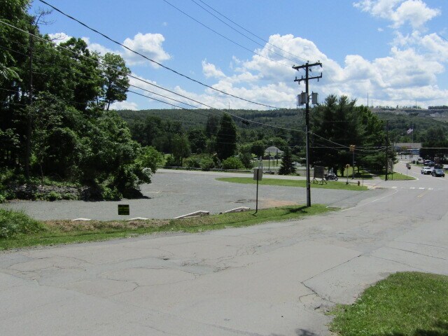 102 Spruce St, Hawley, PA à vendre - Photo de l’immeuble – Image 2 sur 14