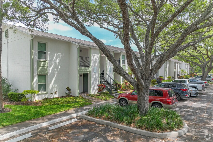 6237 S Manhattan Ave, Tampa, FL à vendre - Photo de l’immeuble – Image 2 sur 31