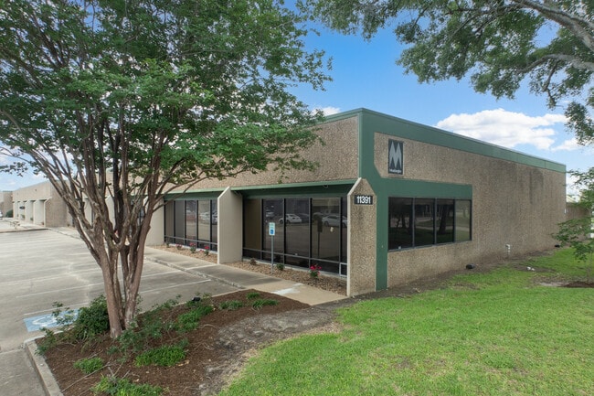 Plus de détails pour 11381 Meadowglen Ln, Houston, TX - Local d'activités à louer