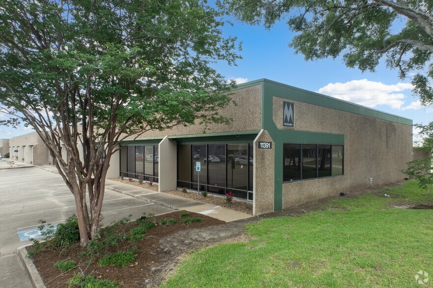 11381 Meadowglen Ln, Houston, TX à louer - Photo de l’immeuble – Image 1 sur 10