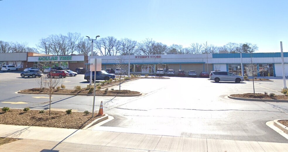 2402 E North St, Greenville, SC à louer - Photo de l’immeuble – Image 2 sur 3