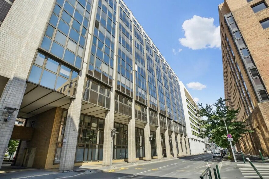 41 Rue Des Trois Fontanot, Nanterre à louer - Photo de l’immeuble – Image 2 sur 4