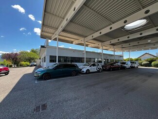 Plus de détails pour Local d'activités à louer