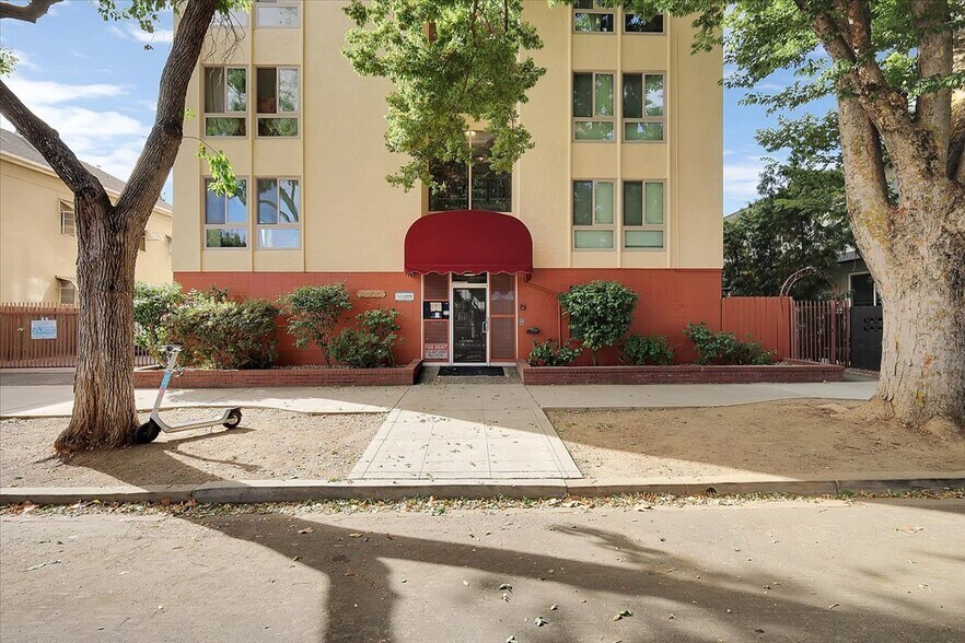 2320 P St, Sacramento, CA à vendre - Photo de l’immeuble – Image 3 sur 28