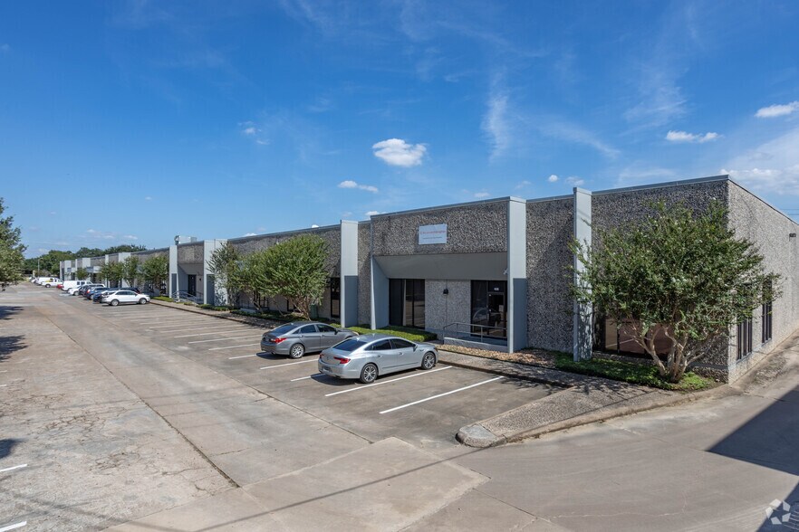 3615 Willowbend Blvd, Houston, TX à louer - Photo de l’immeuble – Image 2 sur 10