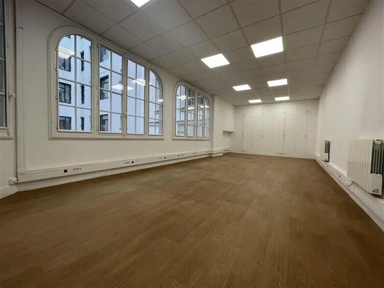 Bureau dans Paris à louer - Photo de l’immeuble – Image 2 sur 7