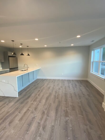 530 N Main St, Brewster Village, NY à vendre - Photo intérieure – Image 2 sur 5