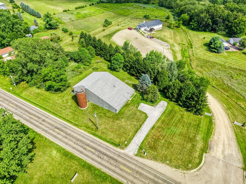 15921 W M 36, Pinckney, MI à vendre - Photo de l’immeuble – Image 2 sur 46