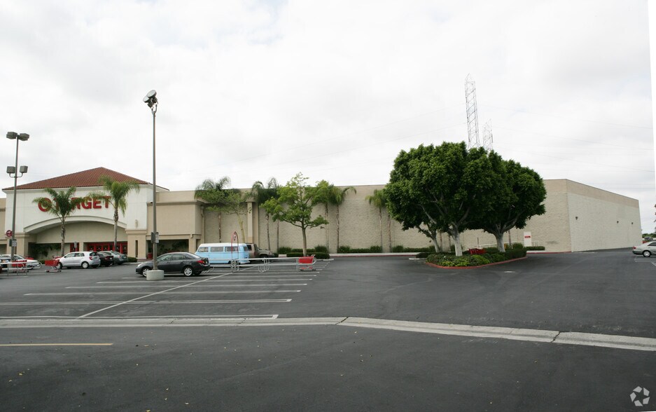 5700 Firestone Blvd, South Gate, CA à louer - Photo de l’immeuble – Image 2 sur 6