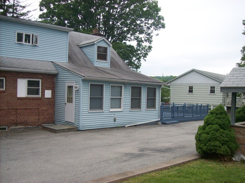 156 Temple Hill Rd, New Windsor Township, NY à vendre - Photo de l’immeuble – Image 2 sur 2