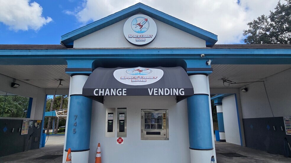 745 S Wickham Rd, Melbourne, FL à vendre - Photo de l’immeuble – Image 2 sur 29