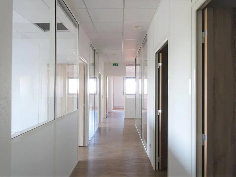6-8 Allée Du Piémont, Saint-Priest à louer - Photo intérieure – Image 3 sur 12