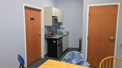 1265 Reservoir Ave, Cranston, RI à louer Photo intérieure– Image 2 sur 12