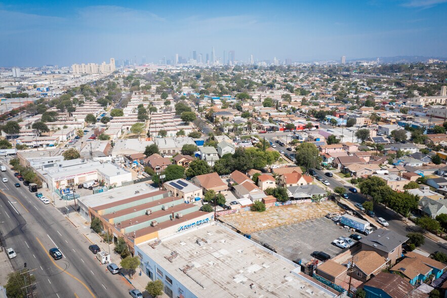 3409 E Olympic Blvd, Los Angeles, CA à louer - Photo de l’immeuble – Image 2 sur 6