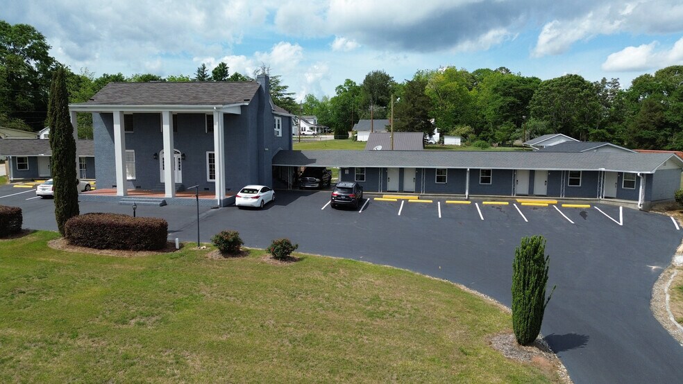 901 E Main St, Walhalla, SC à vendre - Photo de l’immeuble – Image 2 sur 10