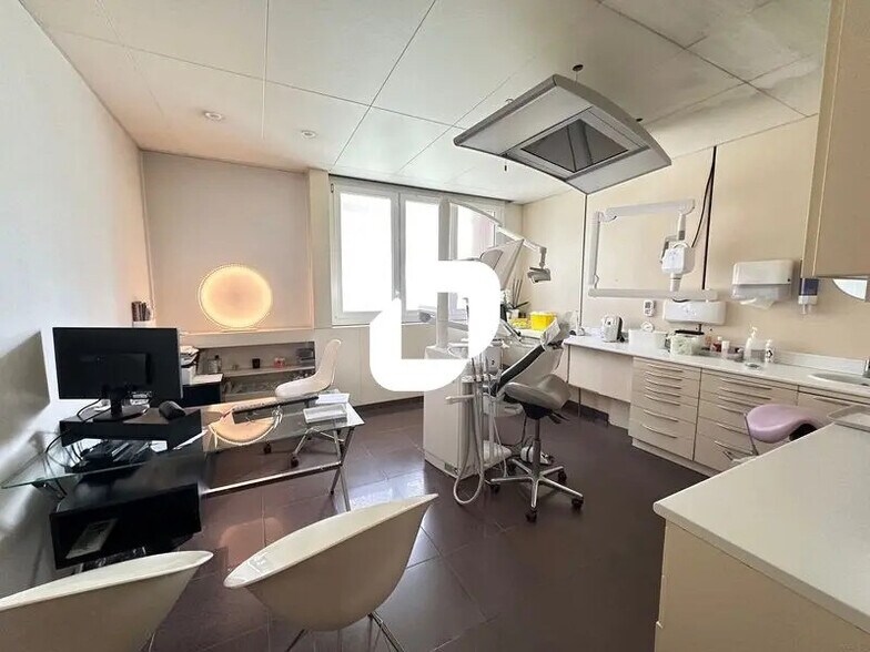 Local commercial dans Marly-le-Roi à vendre - Photo de l’immeuble – Image 1 sur 6