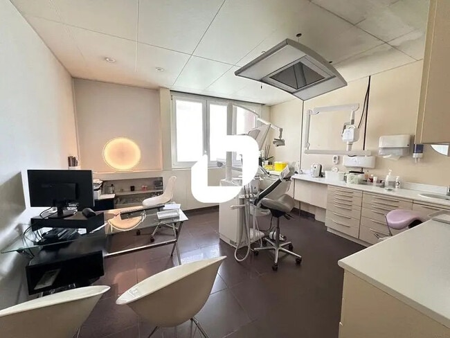 Plus de détails pour Local commercial à vendre