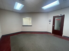 2402 Camden St SW, Wilson, NC à louer Hall d’entrée– Image 2 sur 8