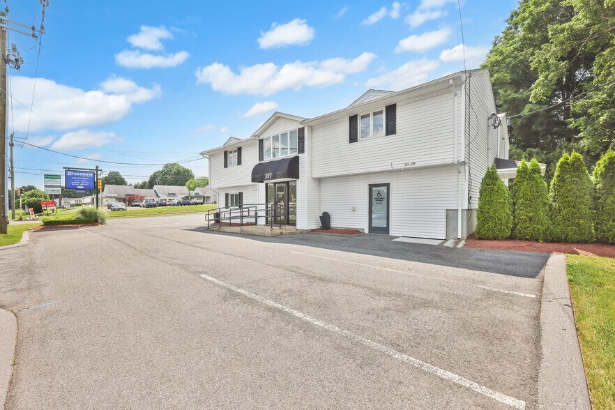 357-359 N Westfield St, Feeding Hills, MA à vendre - Photo de l’immeuble – Image 2 sur 34