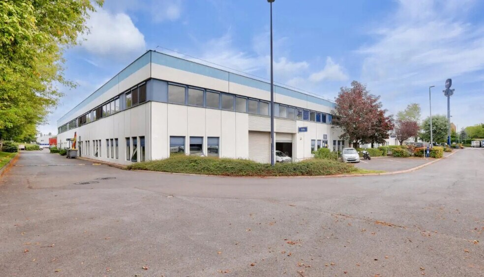 Bureau dans Aulnay-sous-Bois à louer - Photo de l’immeuble – Image 1 sur 11