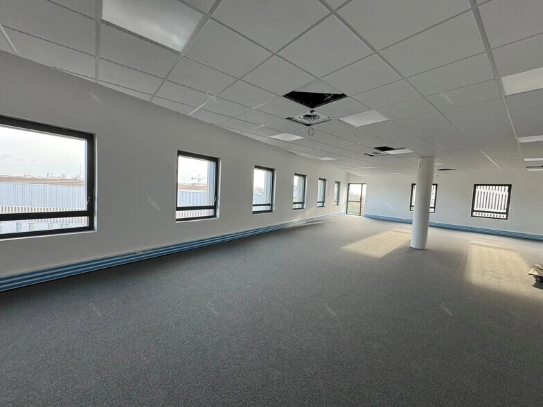 Bureau dans Reims à louer - Photo de l’immeuble – Image 1 sur 3