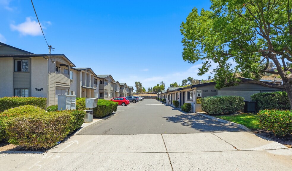 9669 Marilla Dr, Lakeside, CA à vendre - Photo de l’immeuble – Image 2 sur 12